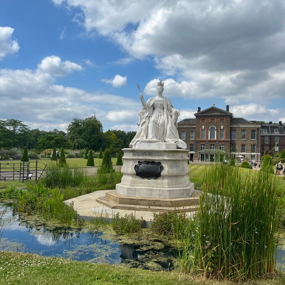 Meet your Posher, Fancy One - Picture 1 of 1